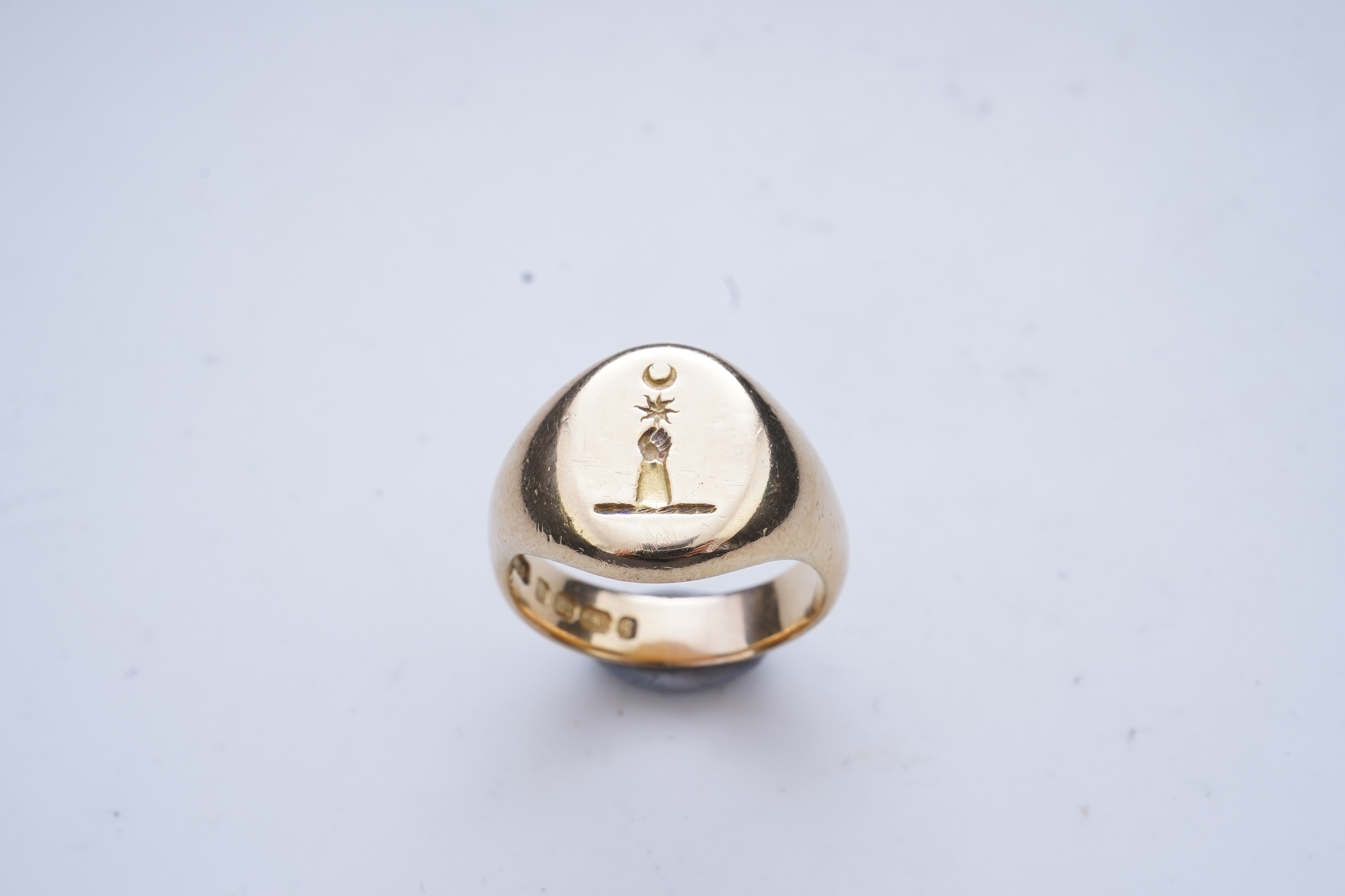 A Victorian 18ct gold signet ring, circa 1890
